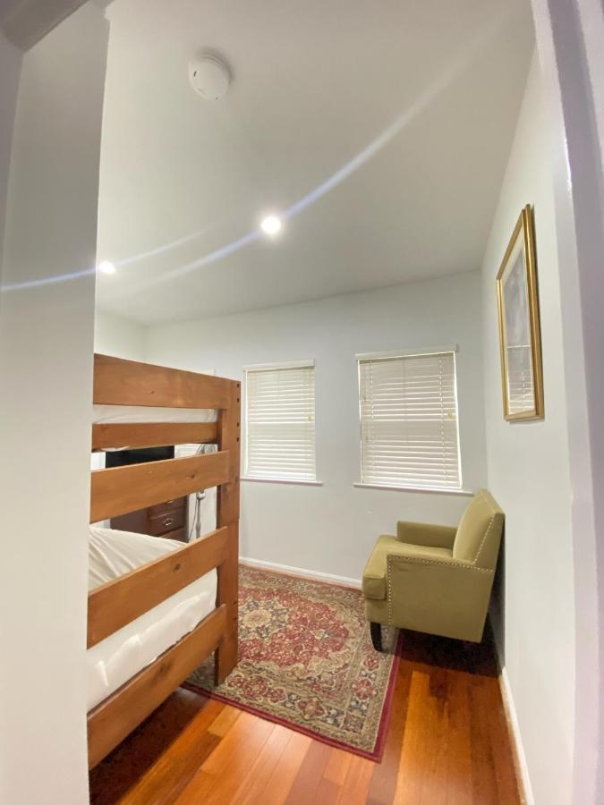 Large Duplex Apt 2Bdrm 1Den-Metro Washington Exterior photo