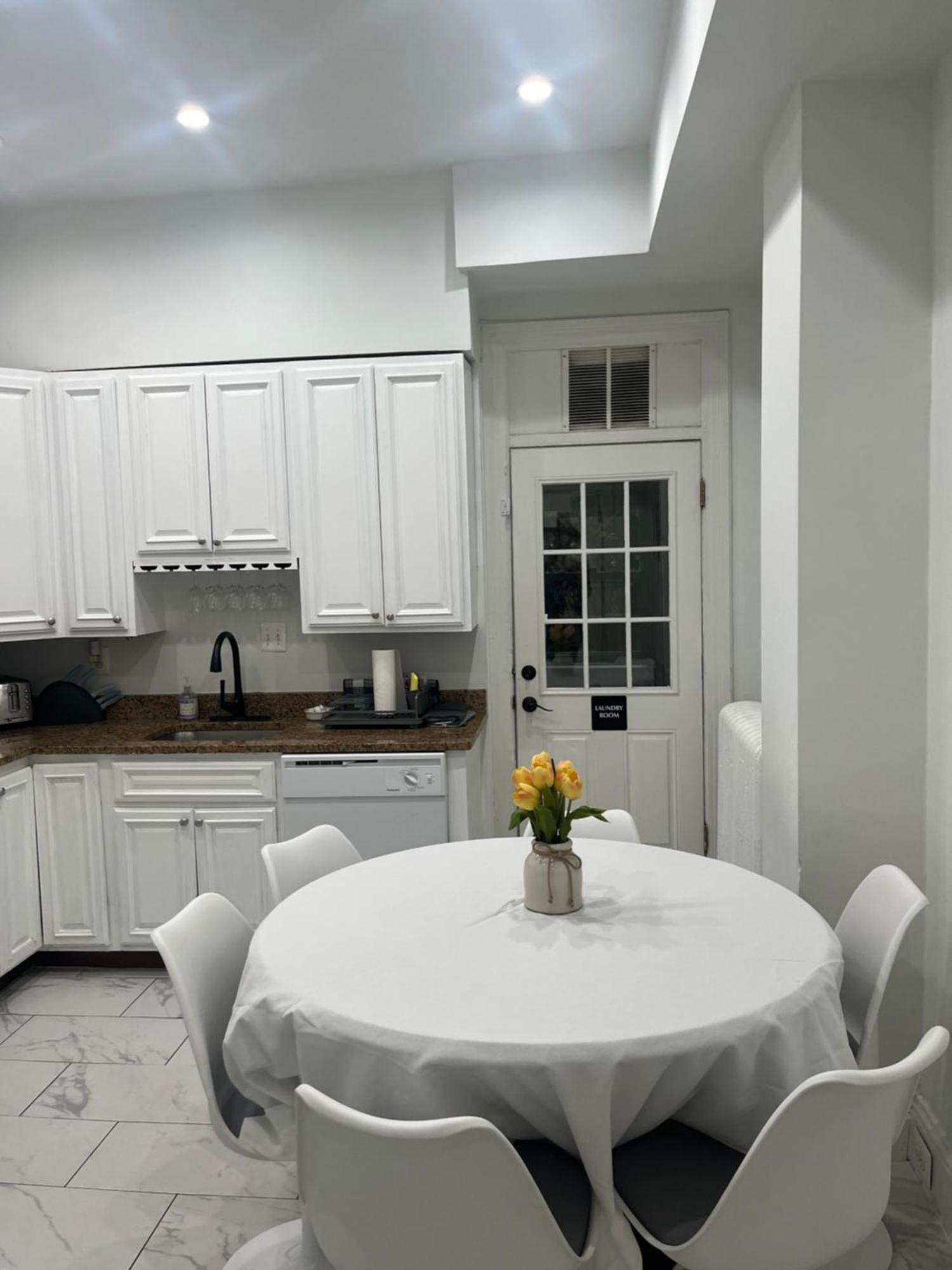 Large Duplex Apt 2Bdrm 1Den-Metro Washington Exterior photo