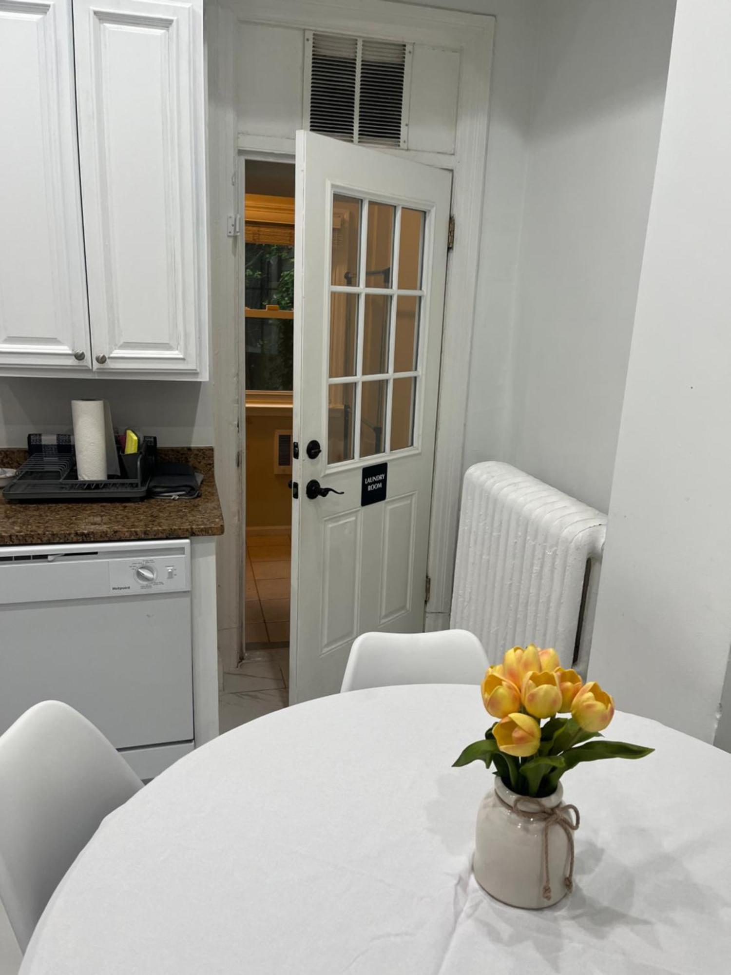 Large Duplex Apt 2Bdrm 1Den-Metro Washington Exterior photo